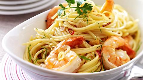 Spaghetti mit Knoblauchgarnelen Rezept - Foto: House of Food / Bauer Food Experts KG