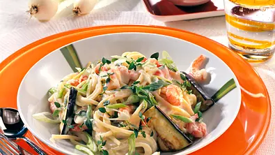 Spaghetti mit Krabben-Gemüsesoße Rezept - Foto: LECKER @ Bauer Media Group