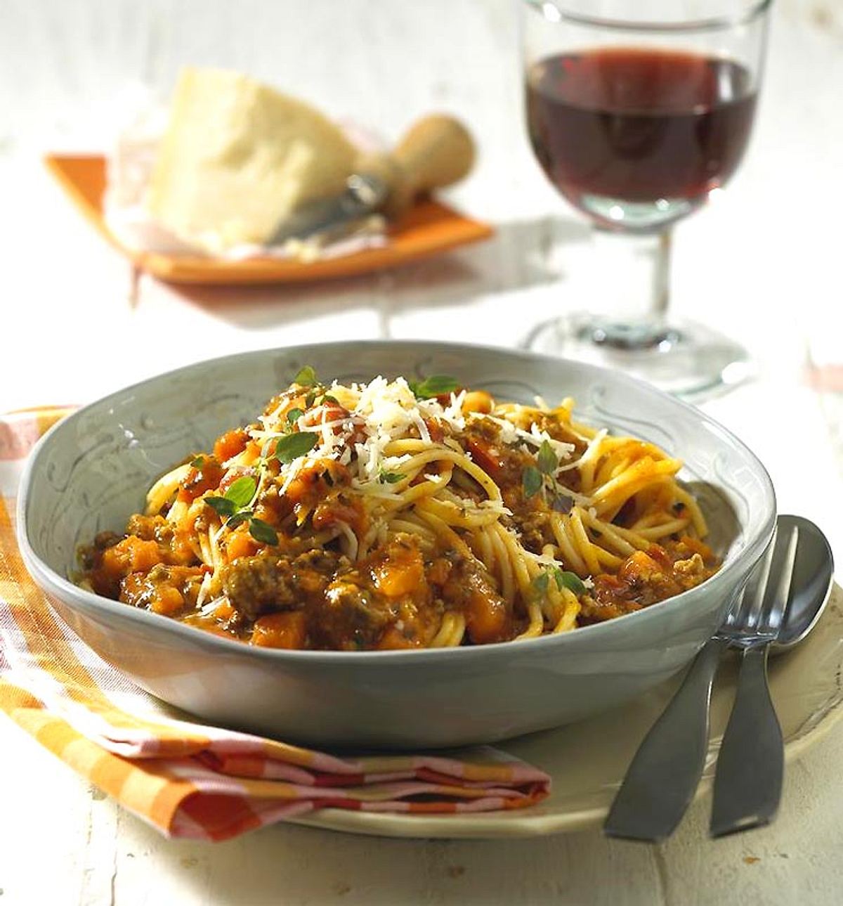 Spaghetti mit Kürbis-Bolognese Rezept