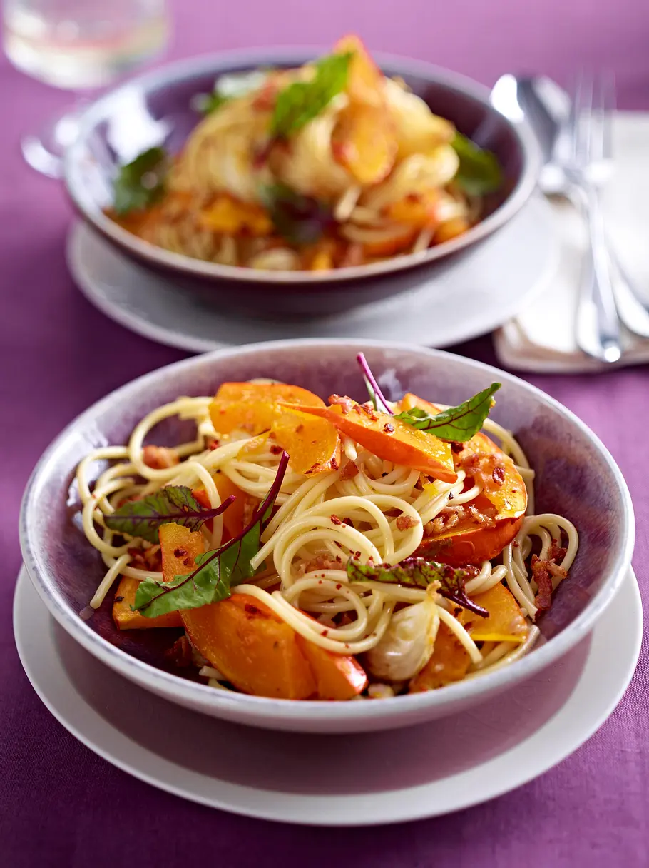 Spaghetti mit Kürbis und gebackenem Knoblauch Rezept Spaghetti mit Kürbis und gebackenem Knoblauch Rezept