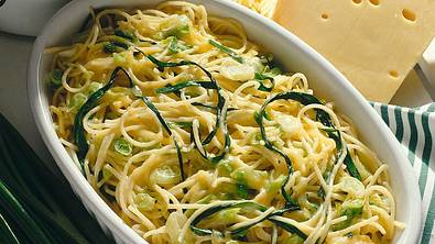 Spaghetti mit Lauchzwiebeln und Schnittlauch Rezept - Foto: LECKER @ Bauer Media Group