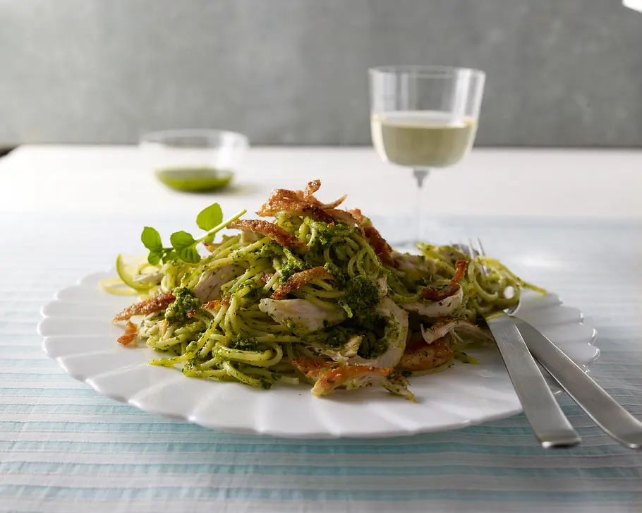Spaghetti mit Limettenpesto & Hähnchenstreifen Rezept Spaghetti mit Limettenpesto & Hähnchenstreifen Rezept