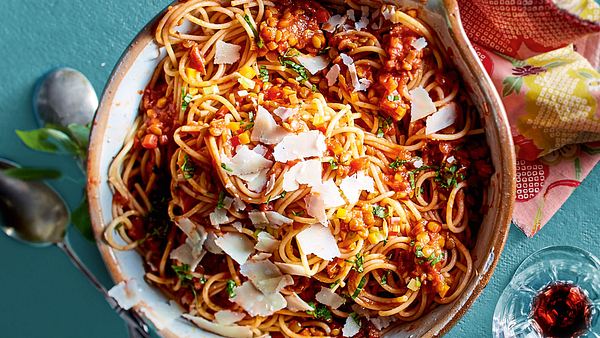 Spaghetti mit Linsenbolognese Rezept - Foto: House of Food / Bauer Food Experts KG