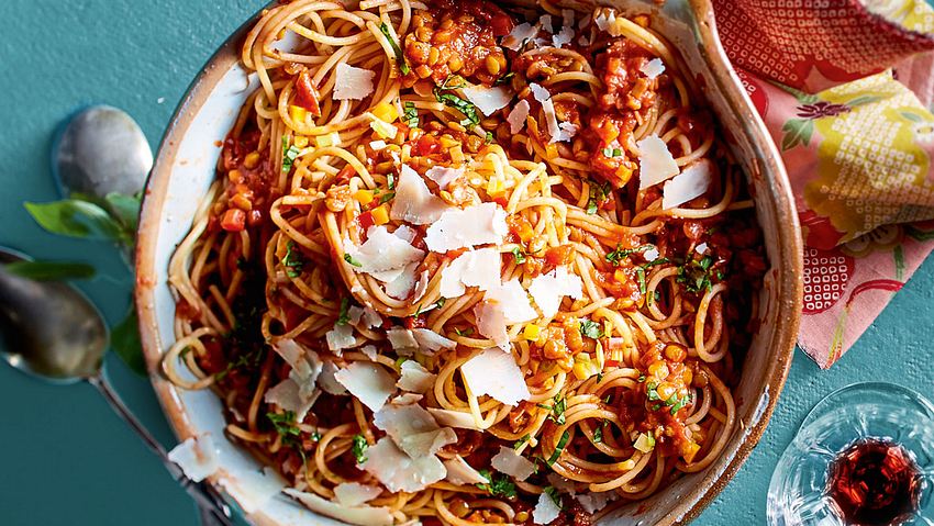 Spaghetti mit Linsenbolognese Rezept - Foto: House of Food / Bauer Food Experts KG