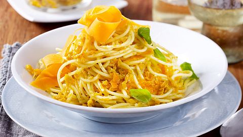 Spaghetti mit Möhren-Pesto Rezept - Foto: Stellmach, Peter