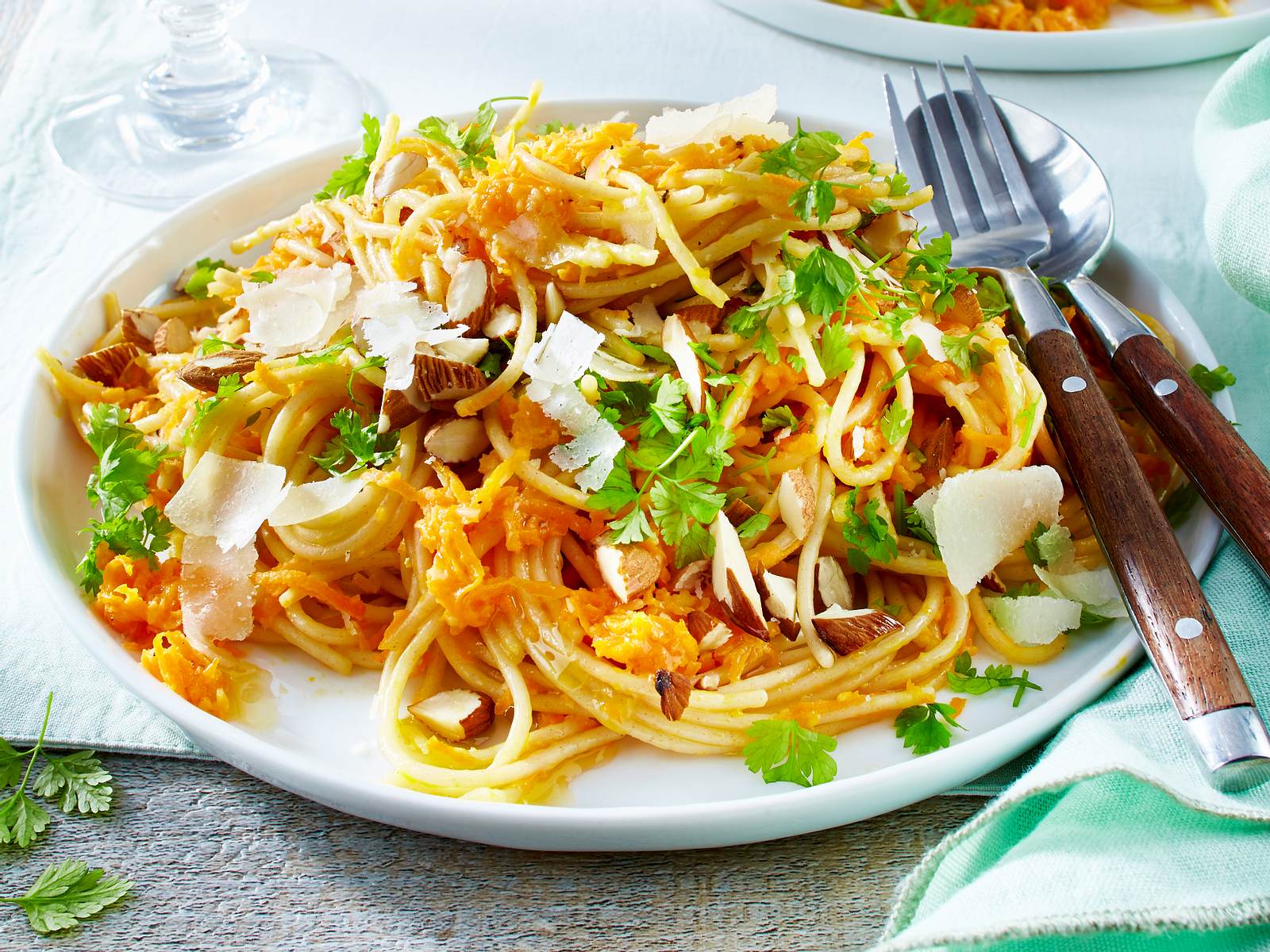 Spaghetti mit Möhrenbutter Rezept | LECKER