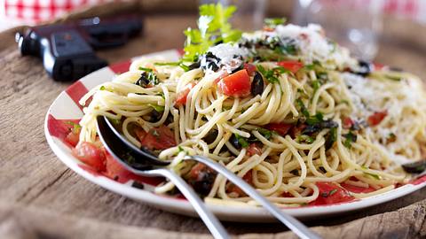 Spaghetti mit No-Cook-Soße Rezept - Foto: House of Food / Bauer Food Experts KG