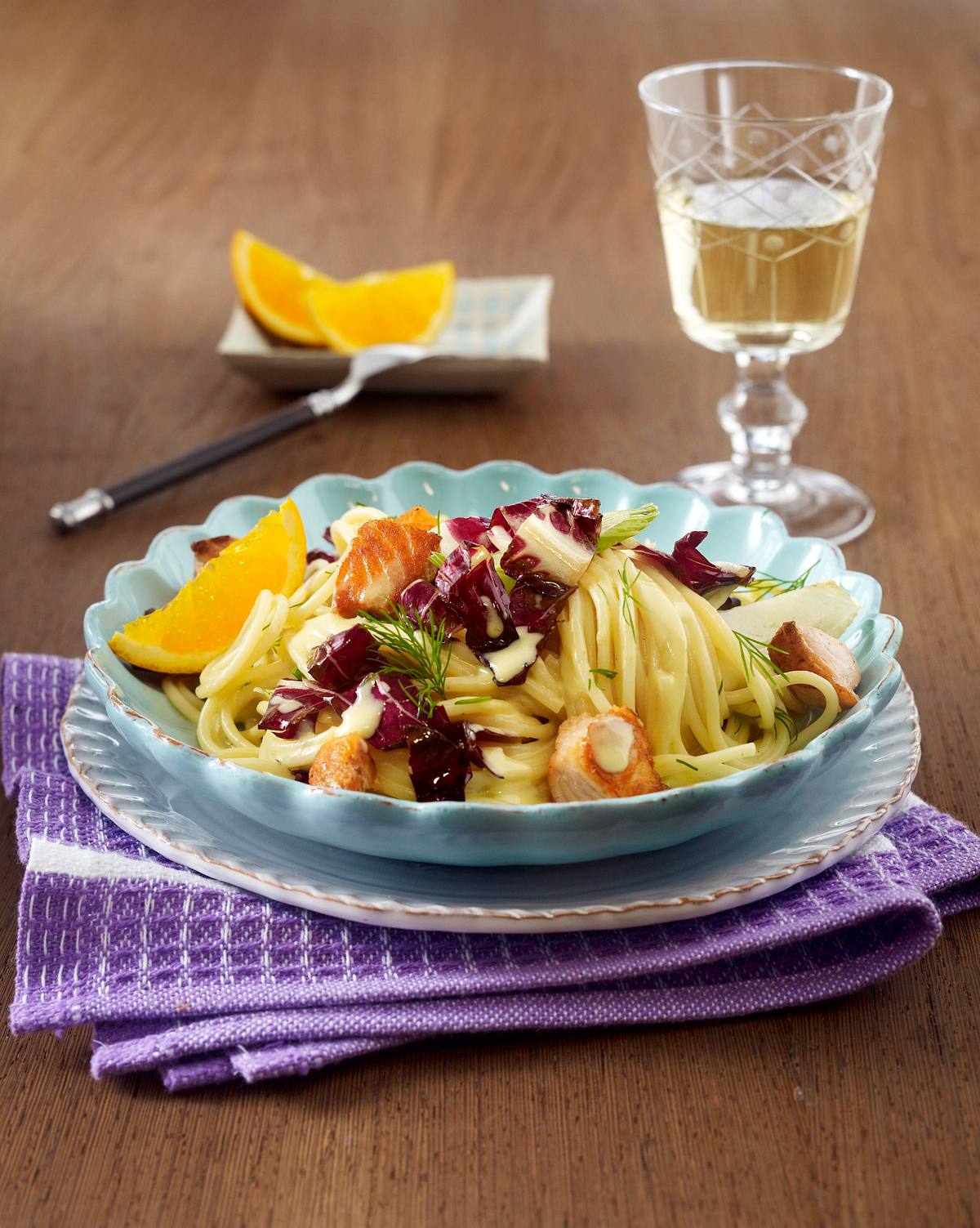 Spaghetti mit Orangen-Chicorée-Soße und Lachs Rezept