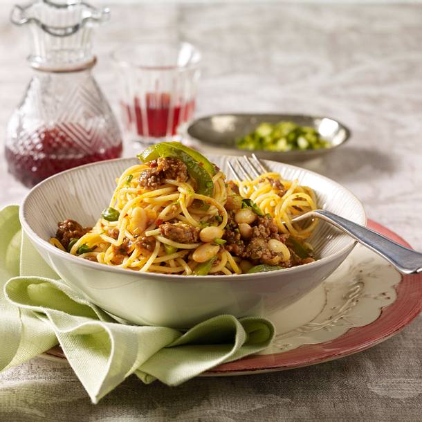 Spaghetti mit orientalischer Hacksoße Rezept | LECKER