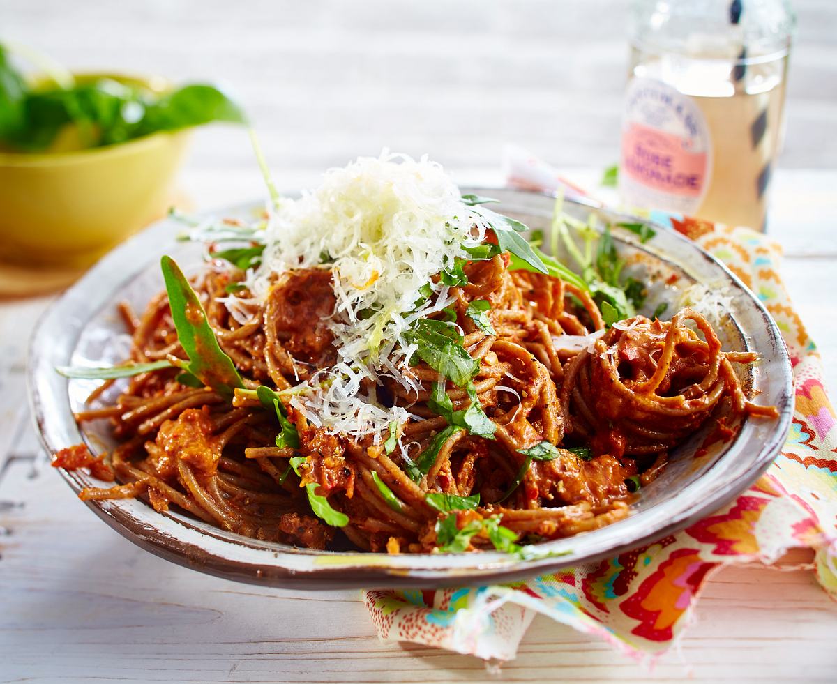 Spaghetti mit Paprika-Erdnuss-Soße Rezept