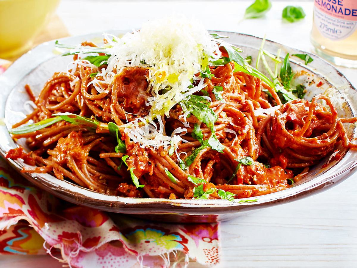 Spaghetti mit Paprika-Erdnuss-Soße Rezept