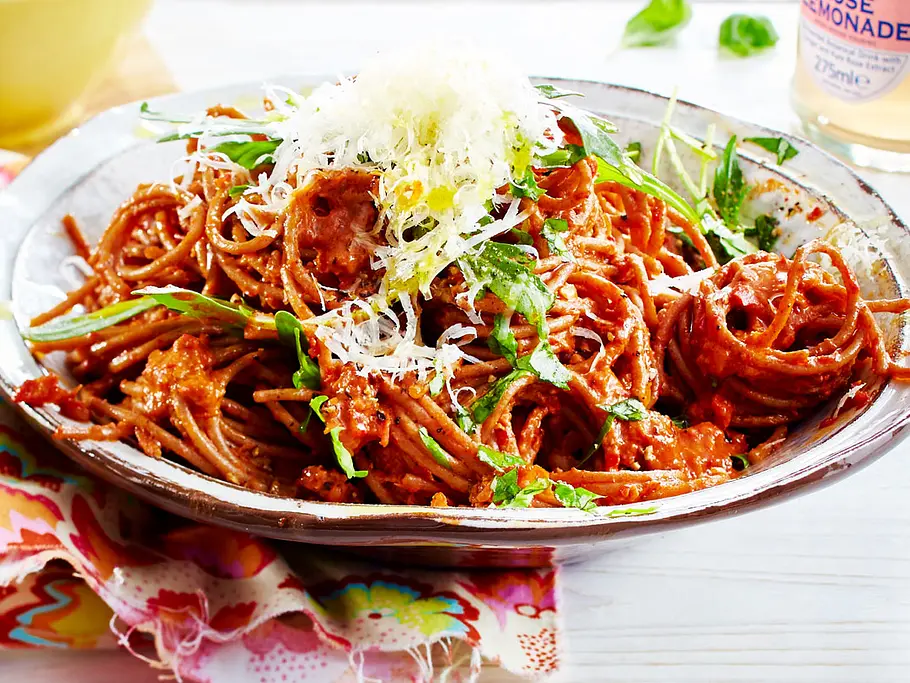Spaghetti mit Paprika-Erdnuss-Soße Rezept Spaghetti mit Paprika-Erdnuss-Soße Rezept