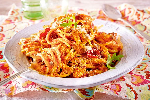 Spaghetti mit Paprika-Erdnuss-Soße Rezept Spaghetti mit Paprika-Erdnuss-Soße Rezept