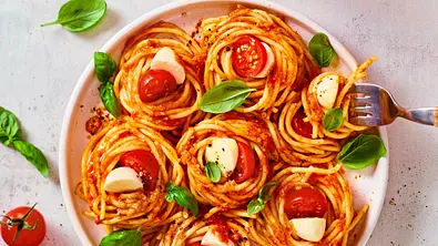 Spaghetti mit Pesto Rosso Rezept - Foto: LECKER @ Bauer Media Group