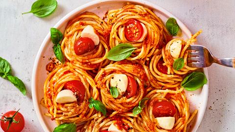 Spaghetti mit Pesto Rosso Rezept - Foto: House of Food / Bauer Food Experts KG