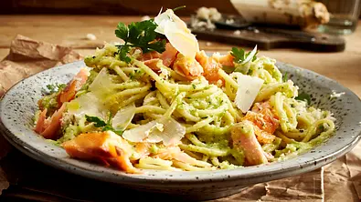 Spaghetti mit Petersilienwurzel-Pesto Rezept - Foto: LECKER @ Bauer Media Group