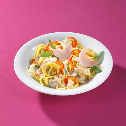 Spaghetti mit Pilz-Salbei-Sahnesoße und geräucherter Putenbrust Rezept Spaghetti mit Pilz-Salbei-Sahnesoße und geräucherter Putenbrust Rezept