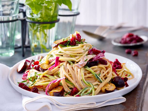 Spaghetti mit Pilzsahnesoße und Cranberrys Rezept Spaghetti mit Pilzsahnesoße und Cranberrys Rezept