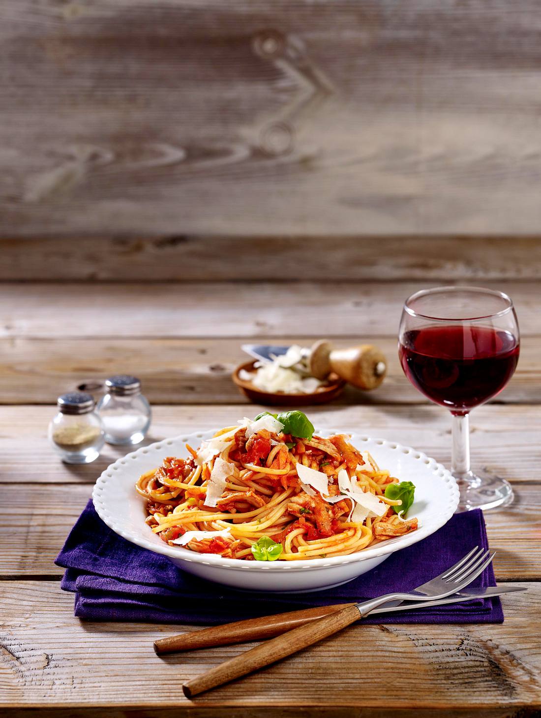 Spaghetti mit Puten-Bolognese Rezept | LECKER