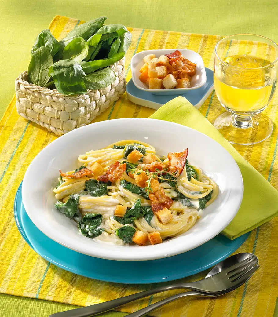 Spaghetti mit Rahmspinat und Speckcroûtons Rezept
