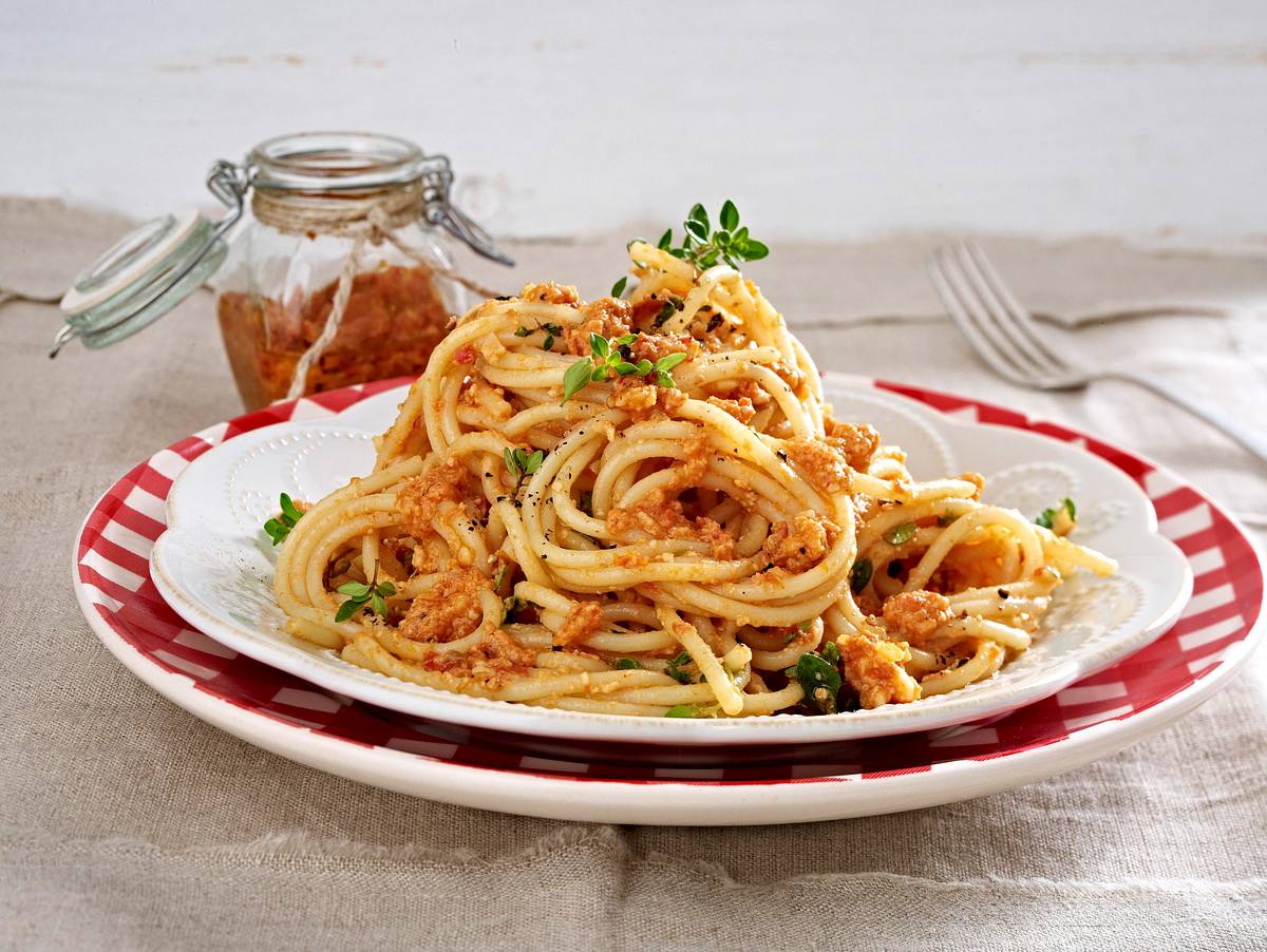 Spaghetti mit rotem Pesto Rezept