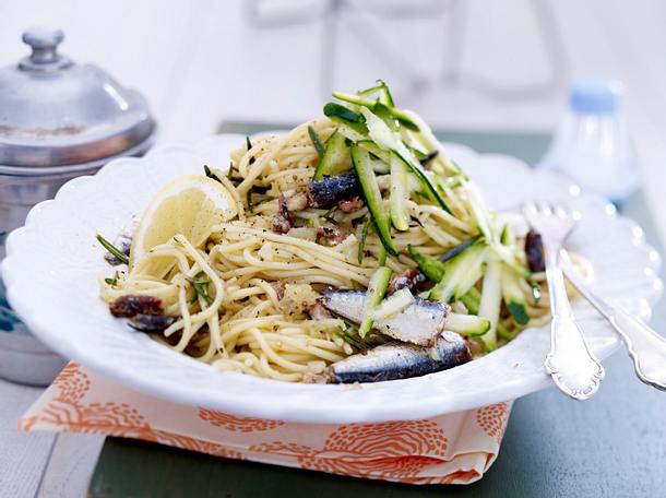 Spaghetti mit Sardinen und frischer Zucchini Rezept Spaghetti mit Sardinen und frischer Zucchini Rezept