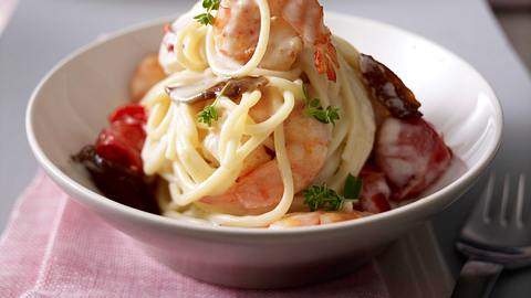 Spaghetti mit Scampi und Datteln Rezept - Foto: House of Food / Bauer Food Experts KG