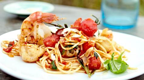 Spaghetti mit Scampi und Spicy Tomaten Rezept - Foto: House of Food / Bauer Food Experts KG