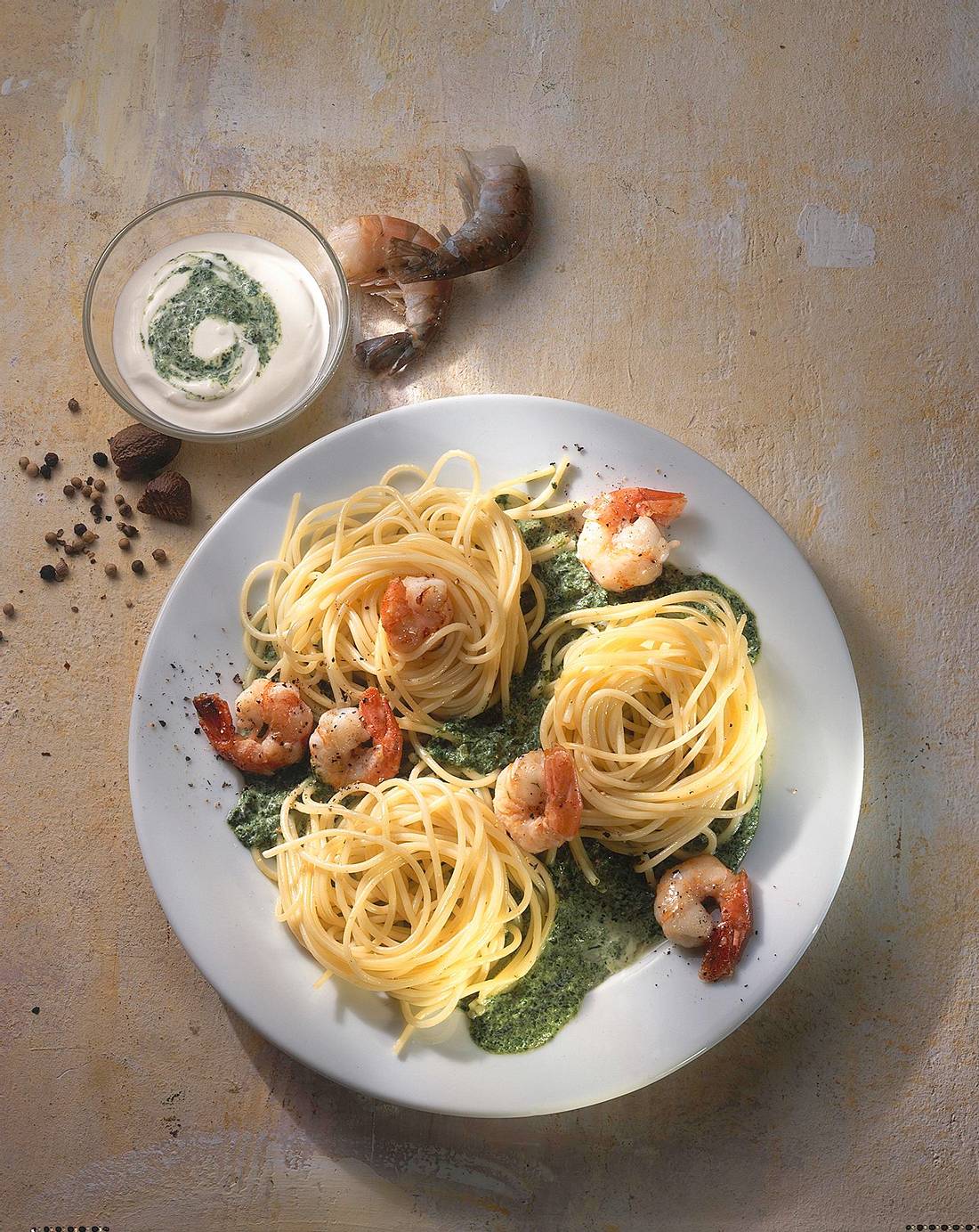 Spaghetti mit Spinatsoße und Garnelen Rezept | LECKER