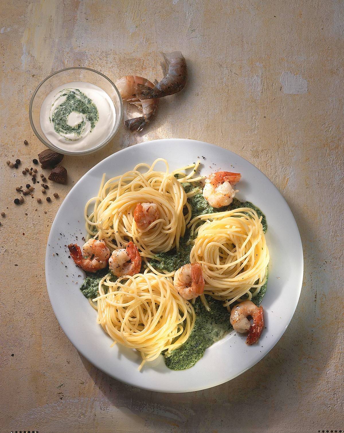 Spaghetti mit Spinatsoße und Garnelen Rezept