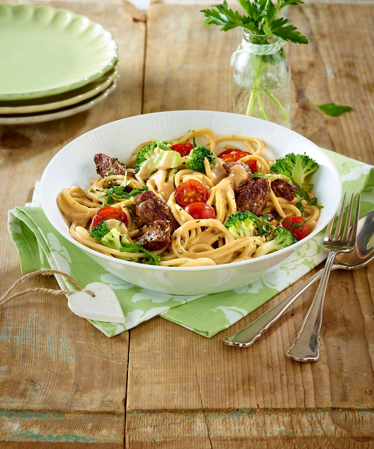 Spaghetti mit Steakstreifen, Brokkoli und Kirschtomaten Rezept