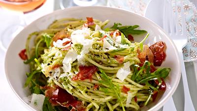 Spaghetti mit Tapenade und Landschinken Rezept - Foto: House of Food / Bauer Food Experts KG