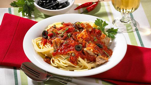 Spaghetti mit Thunfischsoße Rezept - Foto: House of Food / Bauer Food Experts KG