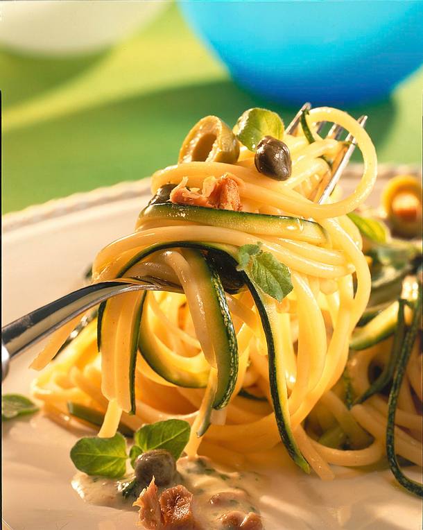 Spaghetti mit Thunfischsoße Rezept | LECKER