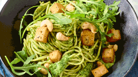 Spaghetti mit Tofu und Rucola-Pesto Rezept - Foto: House of Food / Food Experts KG