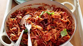 Spaghetti mit Tomaten-Thunfisch-Sugo Rezept - Foto: LECKER @ Bauer Media Group