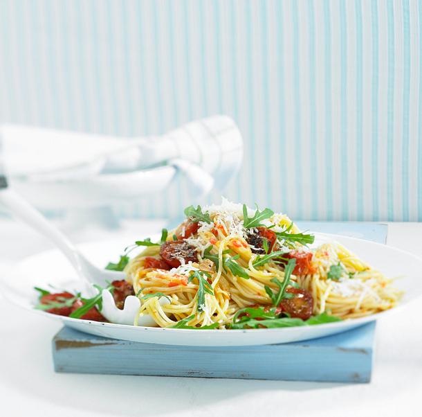 Spaghetti mit Tomaten und Rucola Rezept Spaghetti mit Tomaten und Rucola Rezept