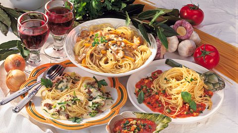 Spaghetti mit Tomaten-Zucchini-Sugo Rezept - Foto: House of Food / Bauer Food Experts KG