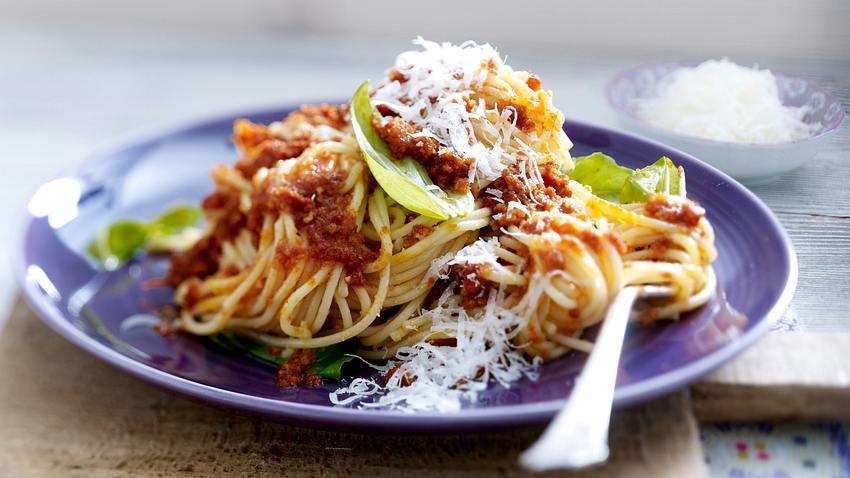 Spaghetti mit Tomatenpesto Rezept - Foto: House of Food / Bauer Food Experts KG