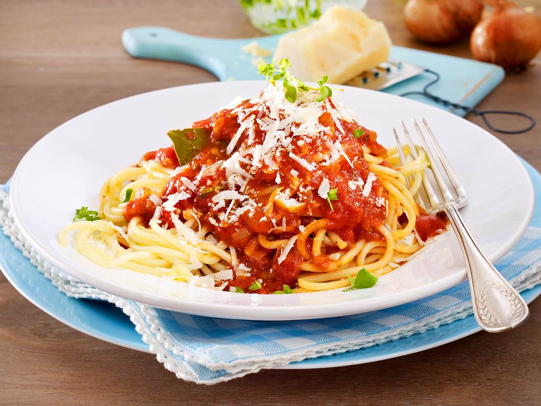 Spaghetti mit Tomatensoße Rezept | LECKER