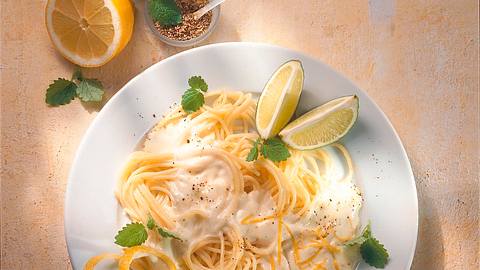 Spaghetti mit Zitronen-Mascarpone-Soße Rezept - Foto: House of Food / Bauer Food Experts KG