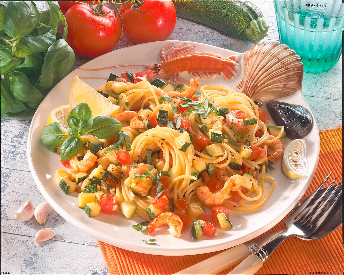 Spaghetti mit Zucchini und Shrimps Rezept | LECKER