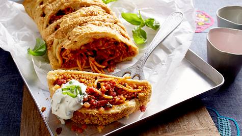 Spaghetti-Mozzarella-Calzone Rezept - Foto: House of Food / Bauer Food Experts KG