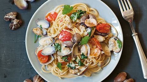 Spaghetti Vongole mit Kokosmilch Rezept - Foto: House of Food / Bauer Food Experts KG