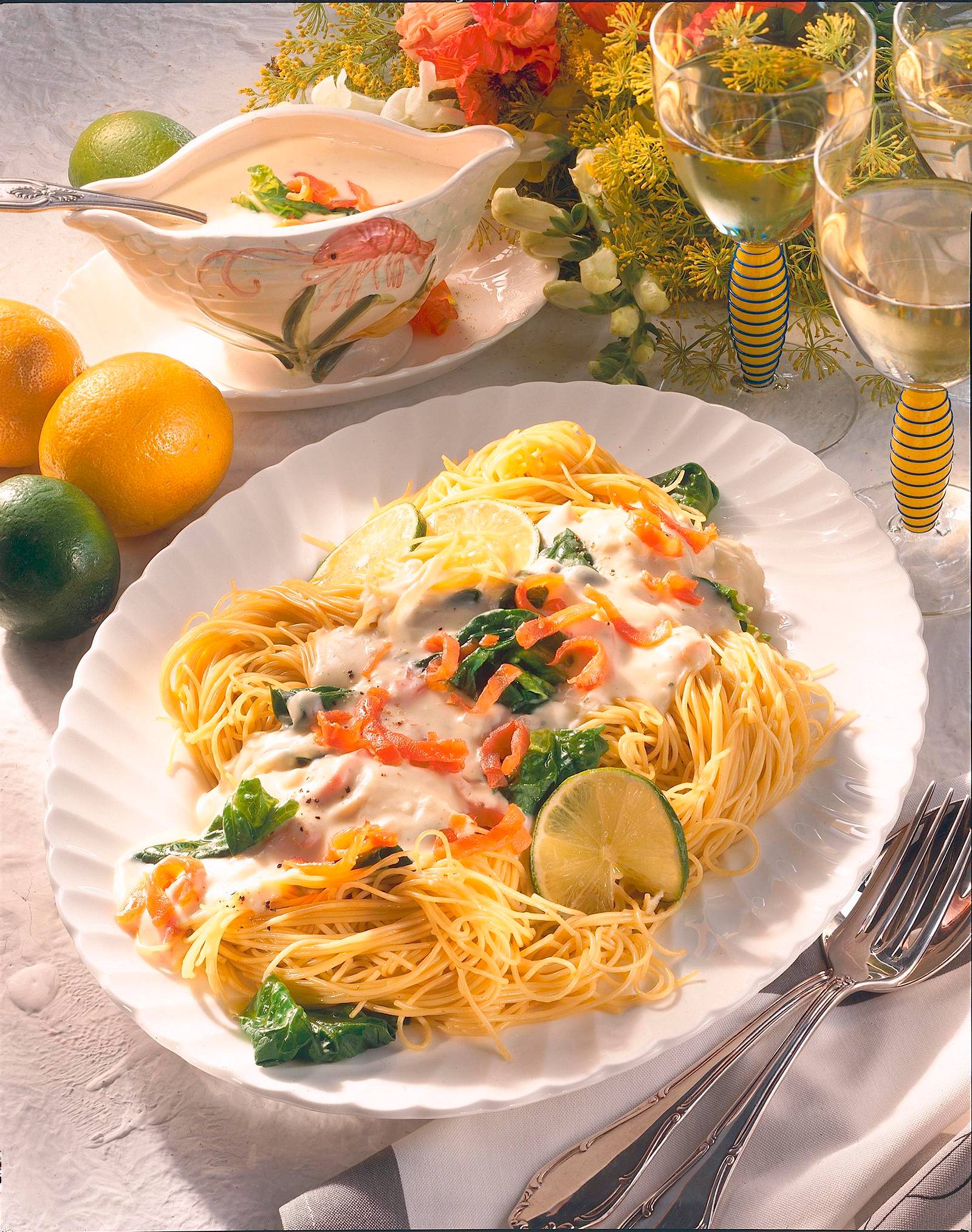 Spaghettini mit Lachssoße Rezept | LECKER