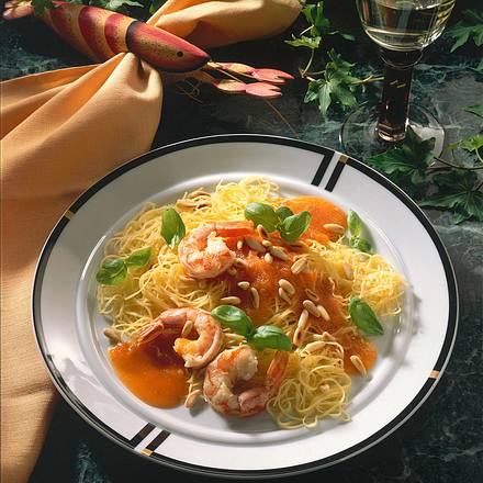 Spaghettini mit Tomaten-Möhren-Soße und Scampis Rezept Spaghettini mit Tomaten-Möhren-Soße und Scampis Rezept