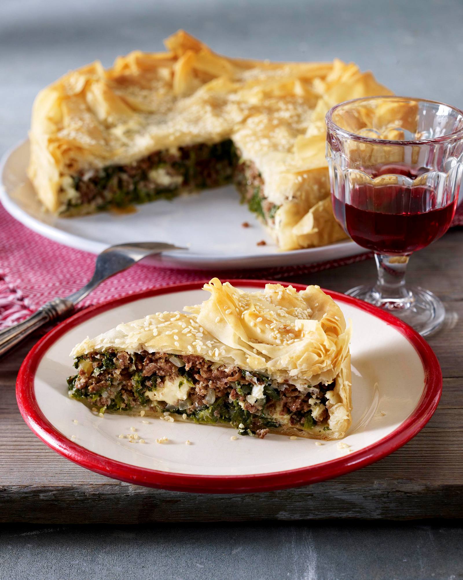 Spanakopita (griechischer Hack-Spinat-Kuchen) Rezept | LECKER