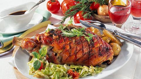 Spanferkel mit Spitzkohl Rezept - Foto: House of Food / Bauer Food Experts KG