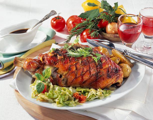 Spanferkelbraten zu geschmortem Spitzkohl Rezept Spanferkelbraten zu geschmortem Spitzkohl Rezept