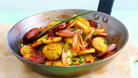 Spanische Kartoffelpfanne mit Chorizo Rezept - Foto: House of Food / Bauer Food Experts KG